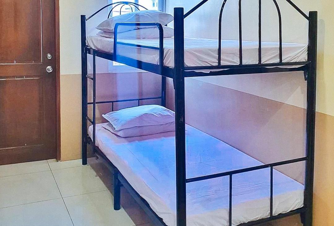 Reddoorz @ Rsl Transient House Iloilo Hotell Exteriör bild
